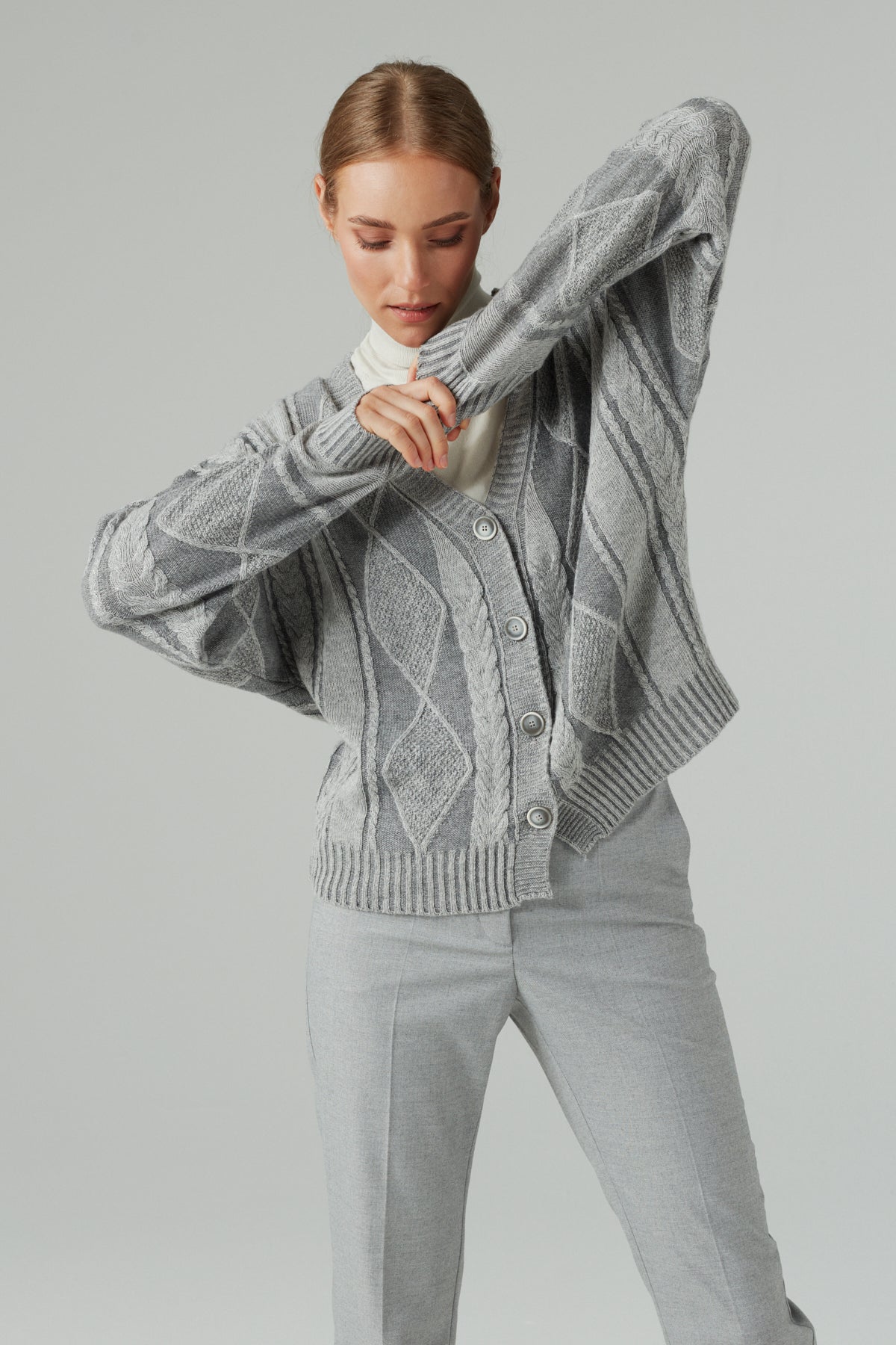 TEXTURED V-NECK CARDIGAN WITH CASHMERE GREY