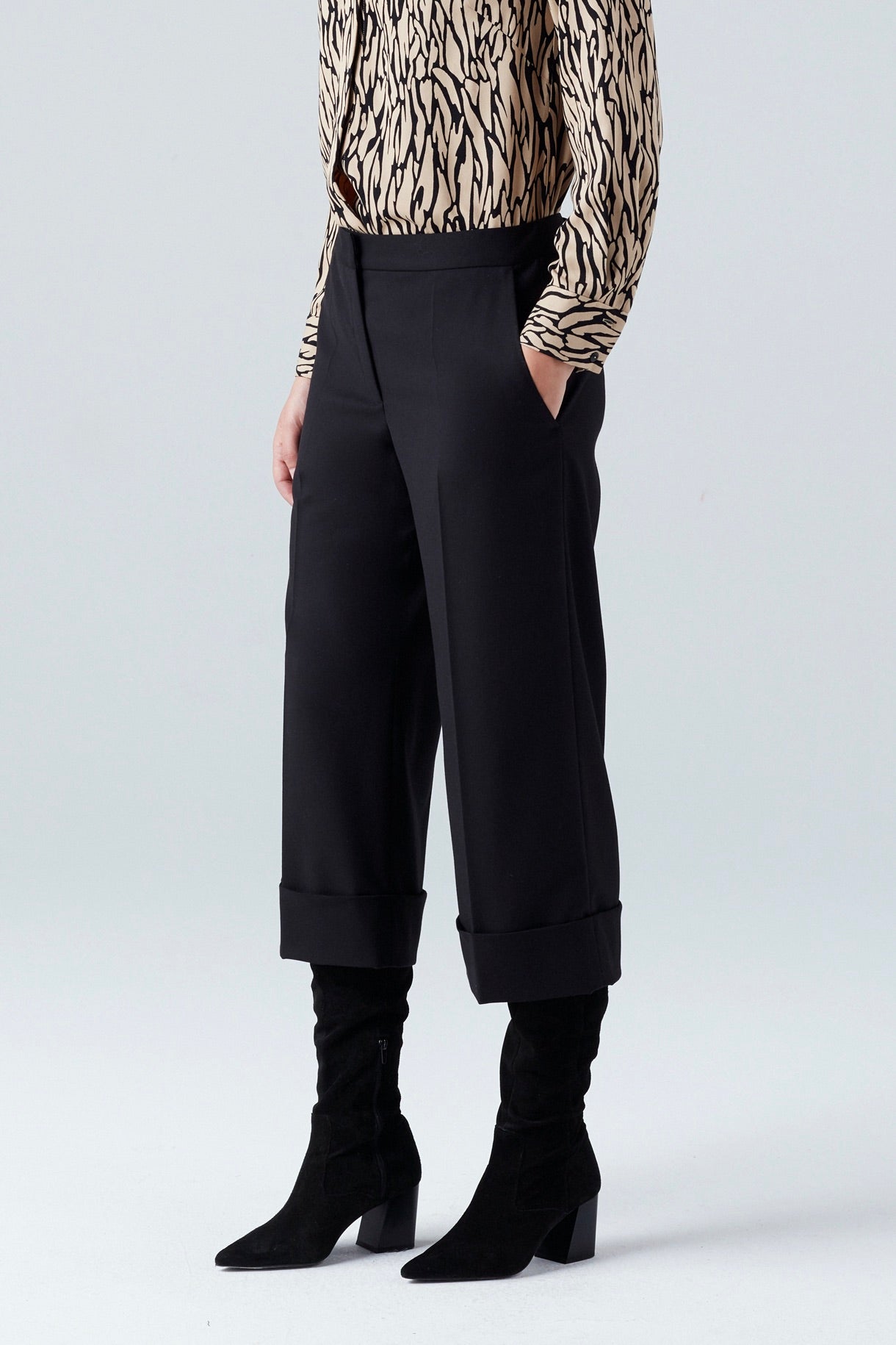 CROPPED MODERN TROUSERS IN BLACK