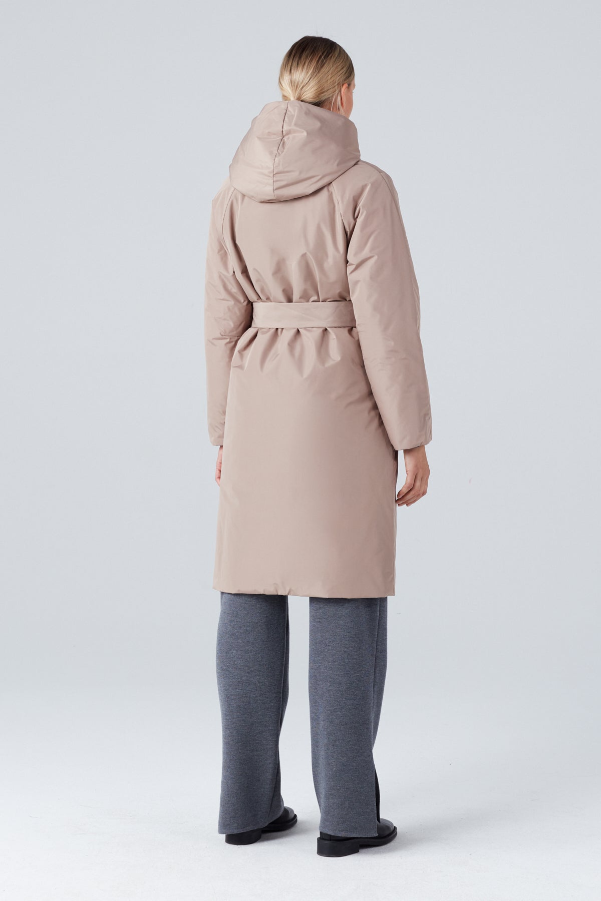 BELTED COAT WITH CAMEL WOOL PADDING IN BEIGE