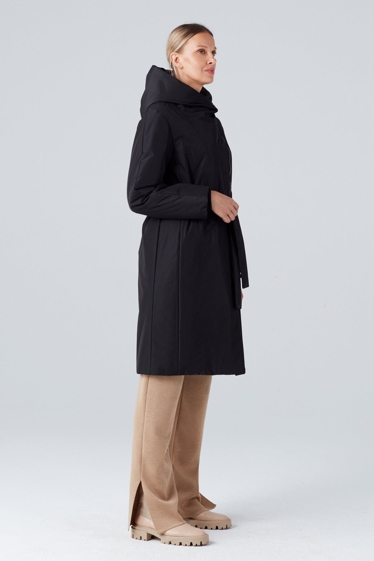 BELTED COAT WITH CAMEL WOOL PADDING IN BLACK