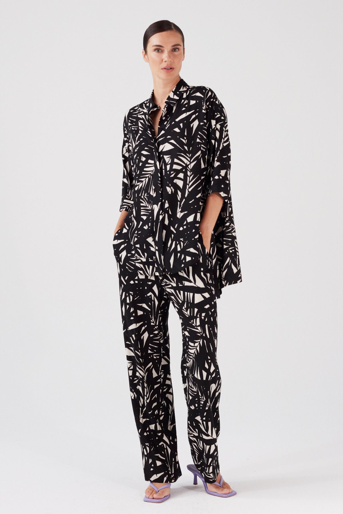 VISCOSE RICH PRINTED TROUSERS